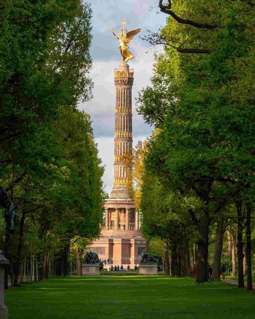 Walk Through Tiergarten