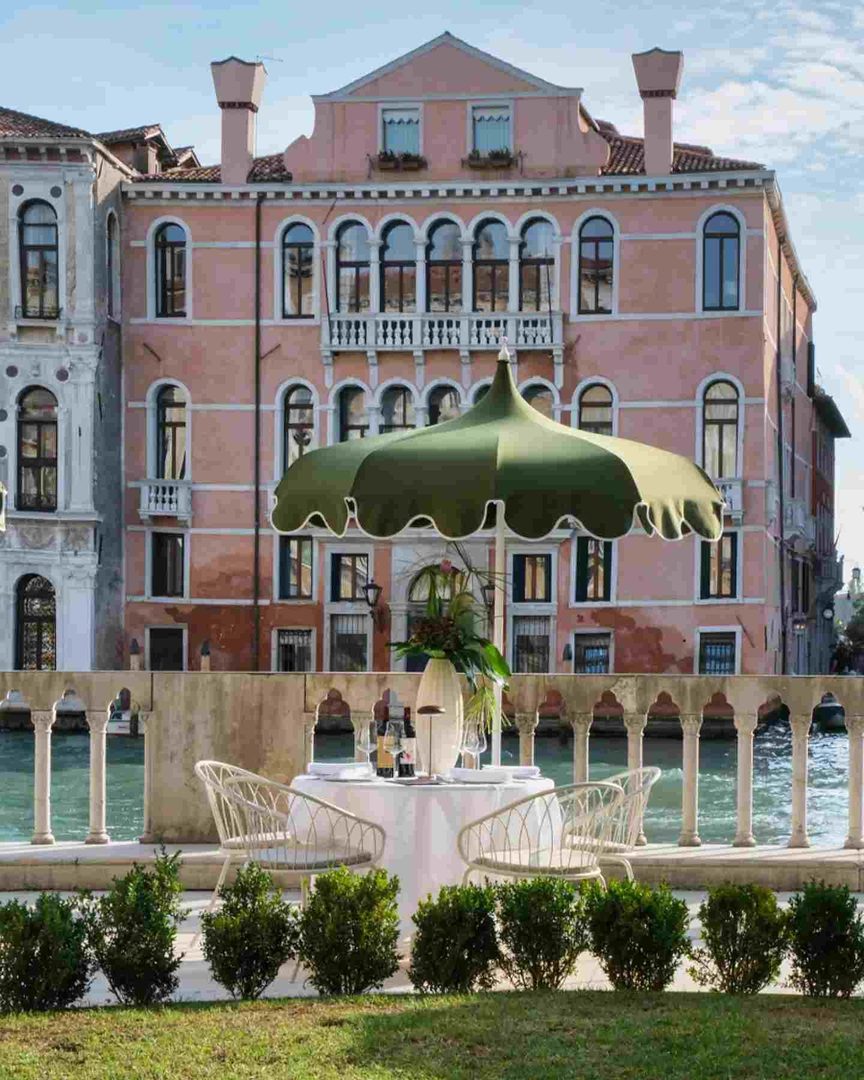 Venetian Café Corners